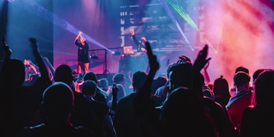 333体育玩家部落球迷社区 - 众多球迷在线互动讨论比赛的热闹场景